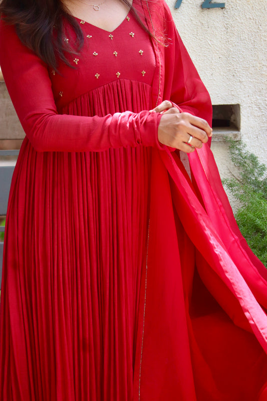 Raahiya in reddish maroon showing alia cut anarkali and design