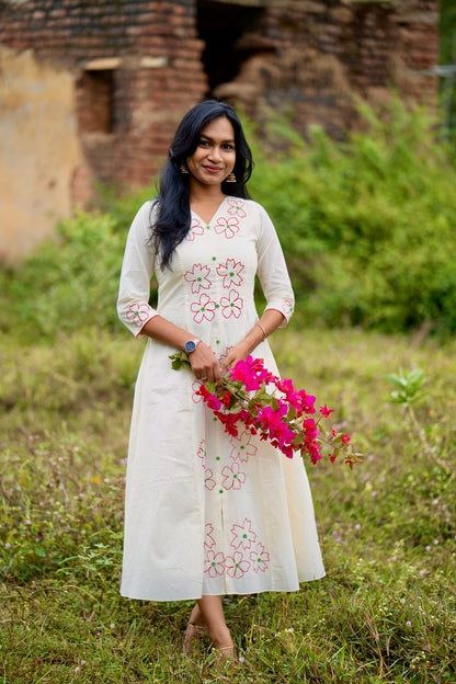 Bloom side view showing flowing 3 panel aline kurti