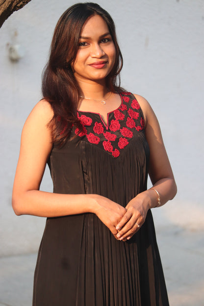 Noorika black and red kurti back view showing sleeveless design