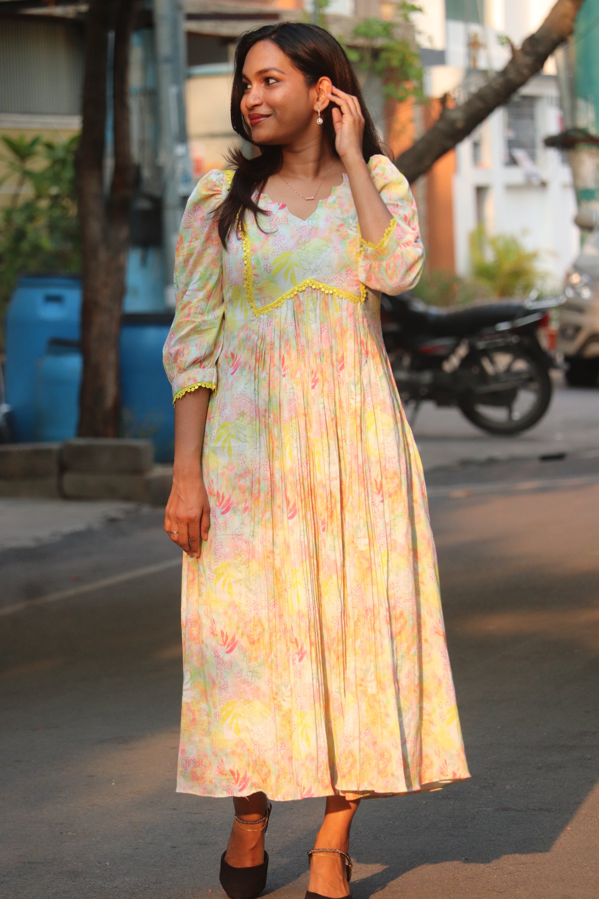 Zehra floral kurti showing 3 panel silhouette and inverted scallop neckline