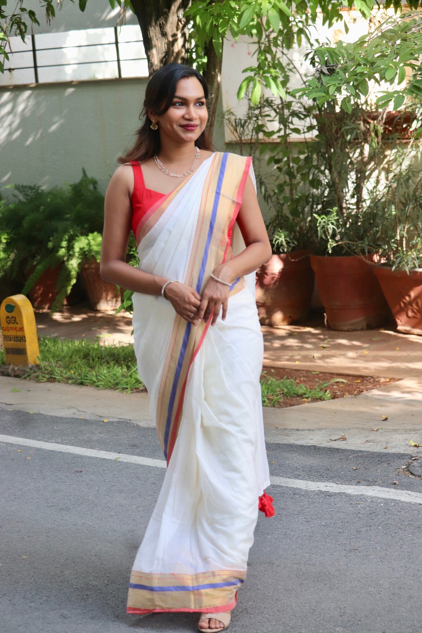 Vaidehi – Off White Mul Cotton Kerala Saree with Gold, Blue & Red Border