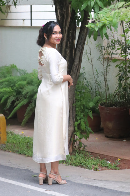 Vaadamalli – Tissue A-Line Top with Handcrafted Floral Embroidery