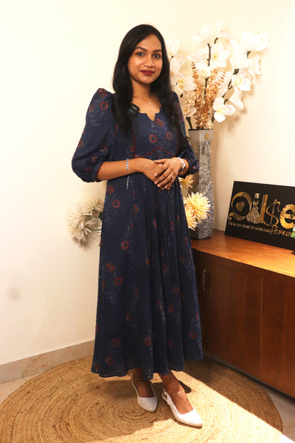 Woman wearing Indiraa hakoba block print kurti in navy blue with 3/4 sleeves standing in modern interior