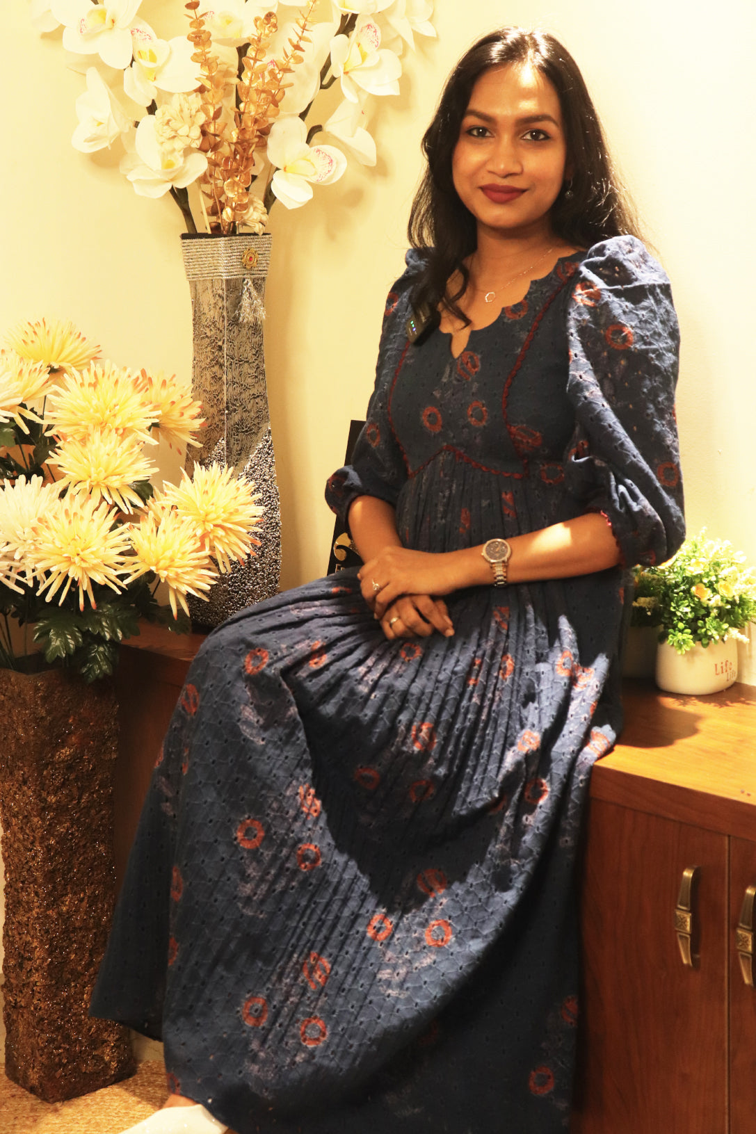 Woman sitting wearing Indiraa hakoba block print kurti with center gathered design and puff sleeves